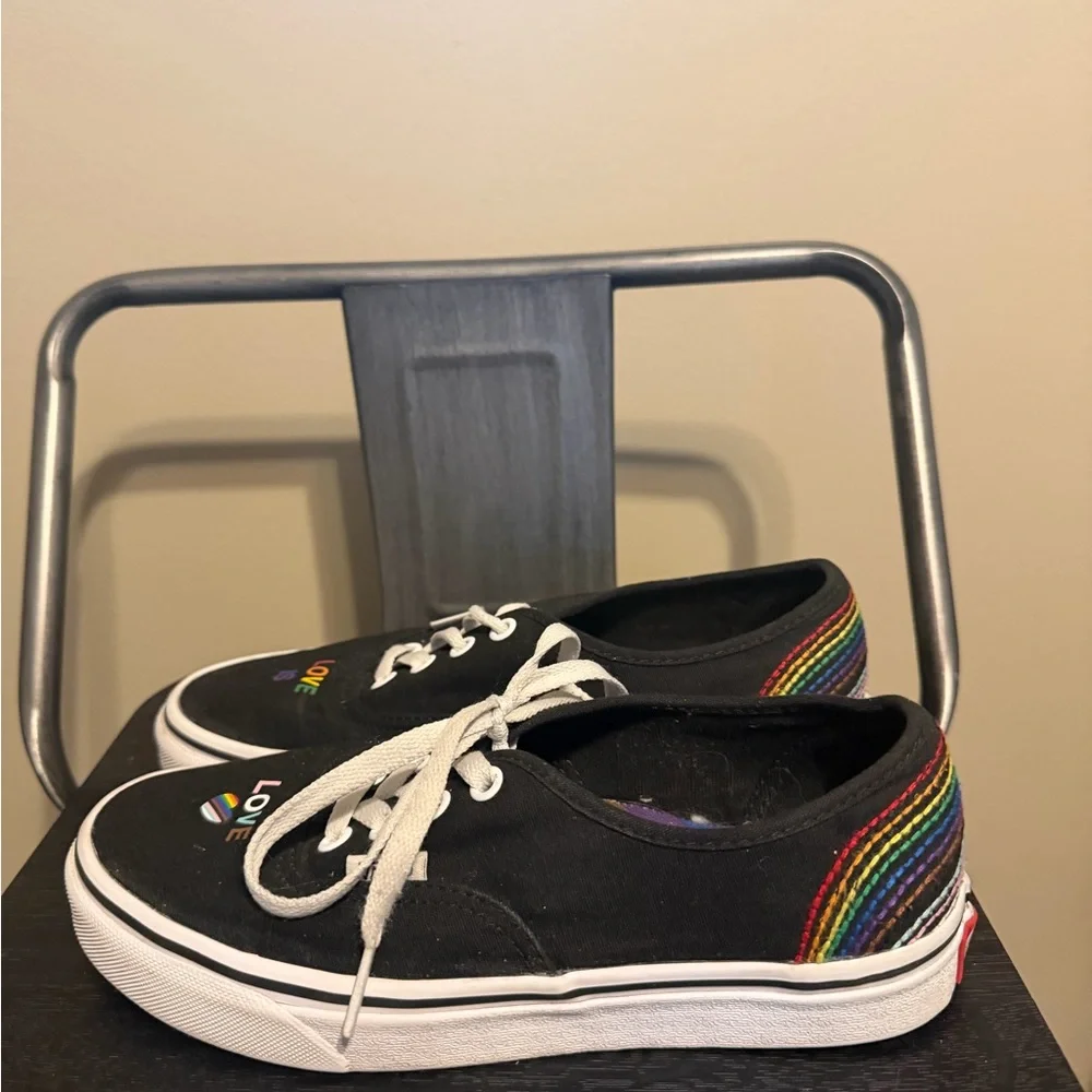 Vans X Pride “Authentic Pride” Paul Van Doren VN00EE3RNC Rainbow Love Is W7/M5.5 - Picture 7 of 11